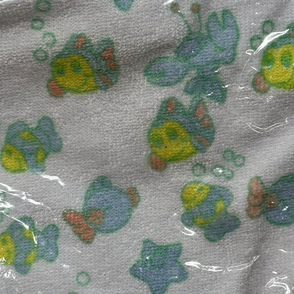 Vintage Jordache Baby Terry Cloth Teether Bib Fish Print Yellow Trim BB159 - Picture 2 of 11